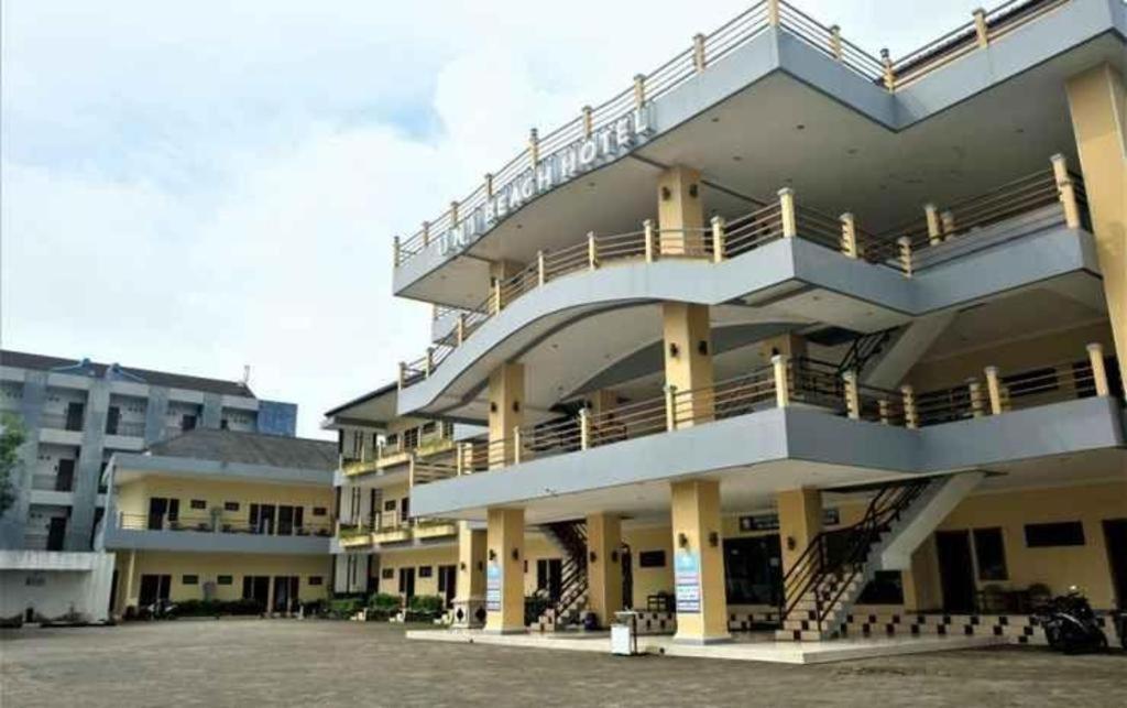 Uni Beach Hotel Pangandaran Exterior foto